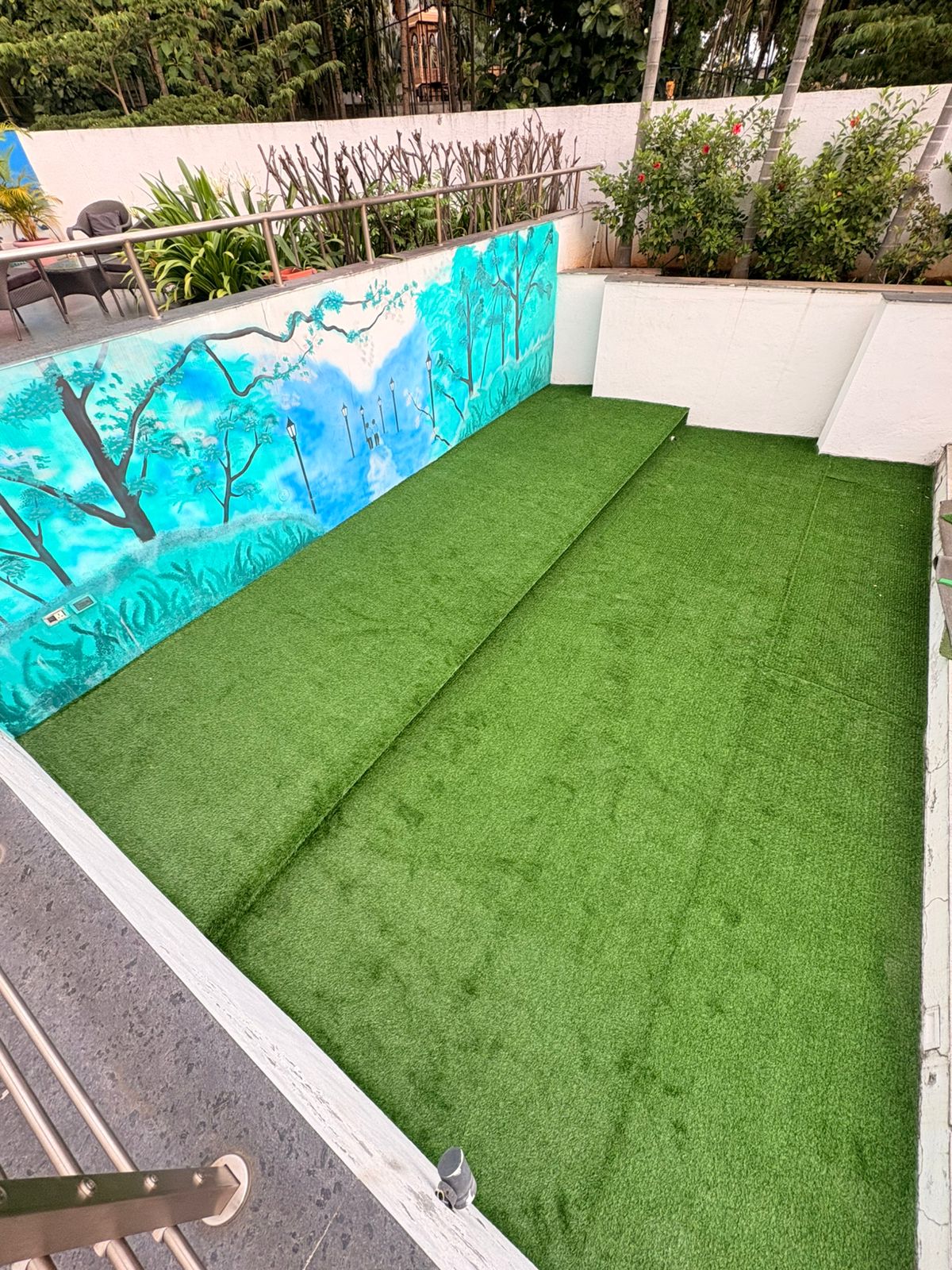 Close-up 35MM double layer turf with black backing