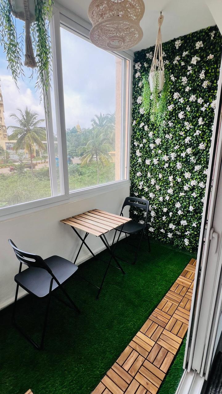 UV-resistant artificial ivy panel for outdoor beauty